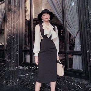 Set blouse with black shirt